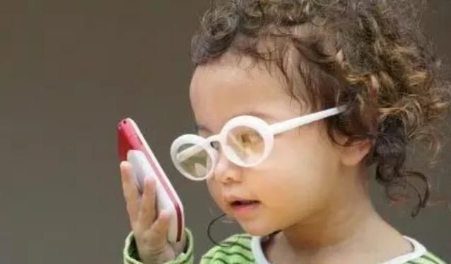 情绪|孩子到了“可怕的两岁”有这三个“坏习惯”别惯着，该揍就得揍