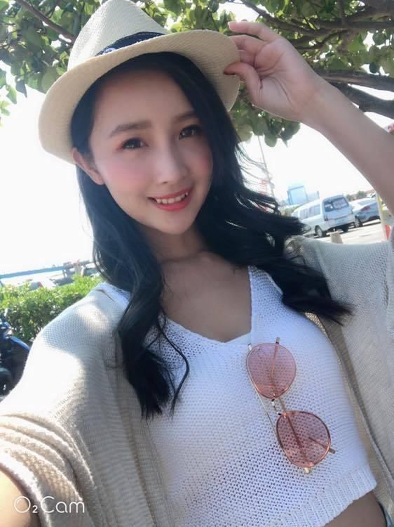 清纯系妹子俏丽马尾微笑超甜,让人就像毒瘾一般难以自拔