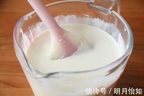 拉丝|过年在家，一定要试试糯米粉这个吃法，香甜软糯又拉丝，太好吃了