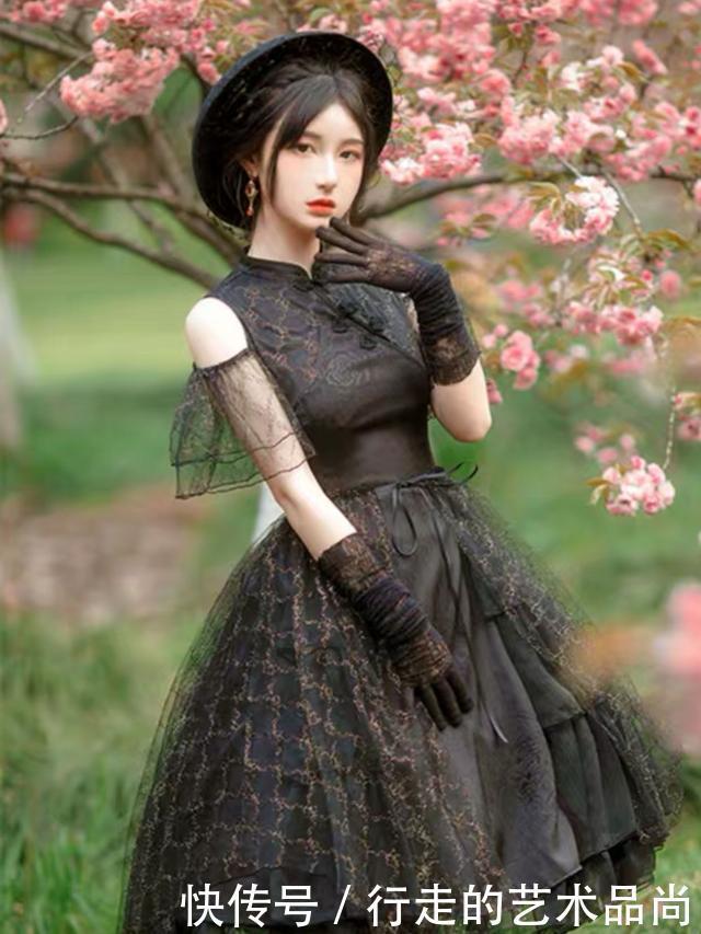 洛丽塔圈子最近很流行“鱼鳞裙”,不仅优雅高贵,还很显温柔气质