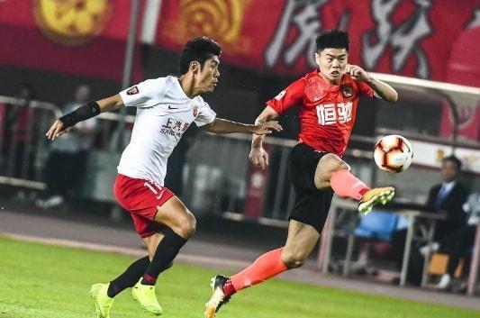 杨立瑜|上午8点!中超国脚最新决定引爆争议,球迷痛骂:你们配拿百万年薪吗