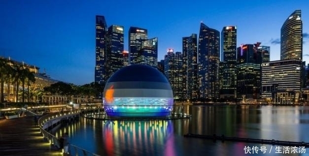 巨型|这家新加坡苹果手机巨型球馆看起来真有趣