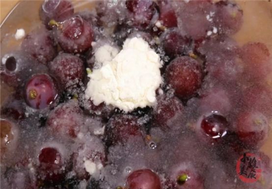 洗葡萄只用盐和淀粉,等于吃农药,教你1个技巧,虫卵农药全跑光