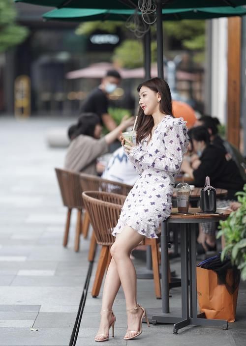 风格|复古风格同样时尚，甜甜的女神神采奕奕，真够美的