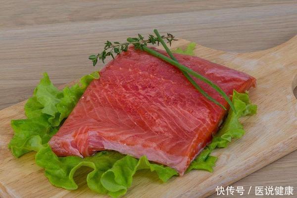 鱼肉|聪明女人过了35岁,不会拒绝这8种碱性食物,越吃越显年轻