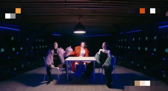 《姐姐》票数不公？观众还原现场差距大，唱歌半开麦看不清人影