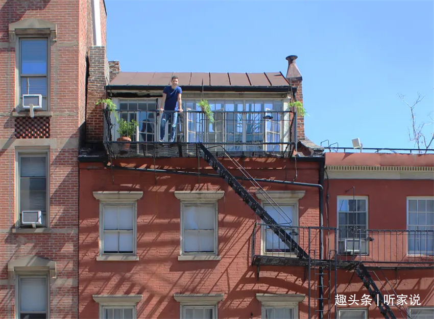 鸽子舍|小伙买下4楼顶层旧公寓,32㎡“鸽子舍”住三年,家里又暖又干净