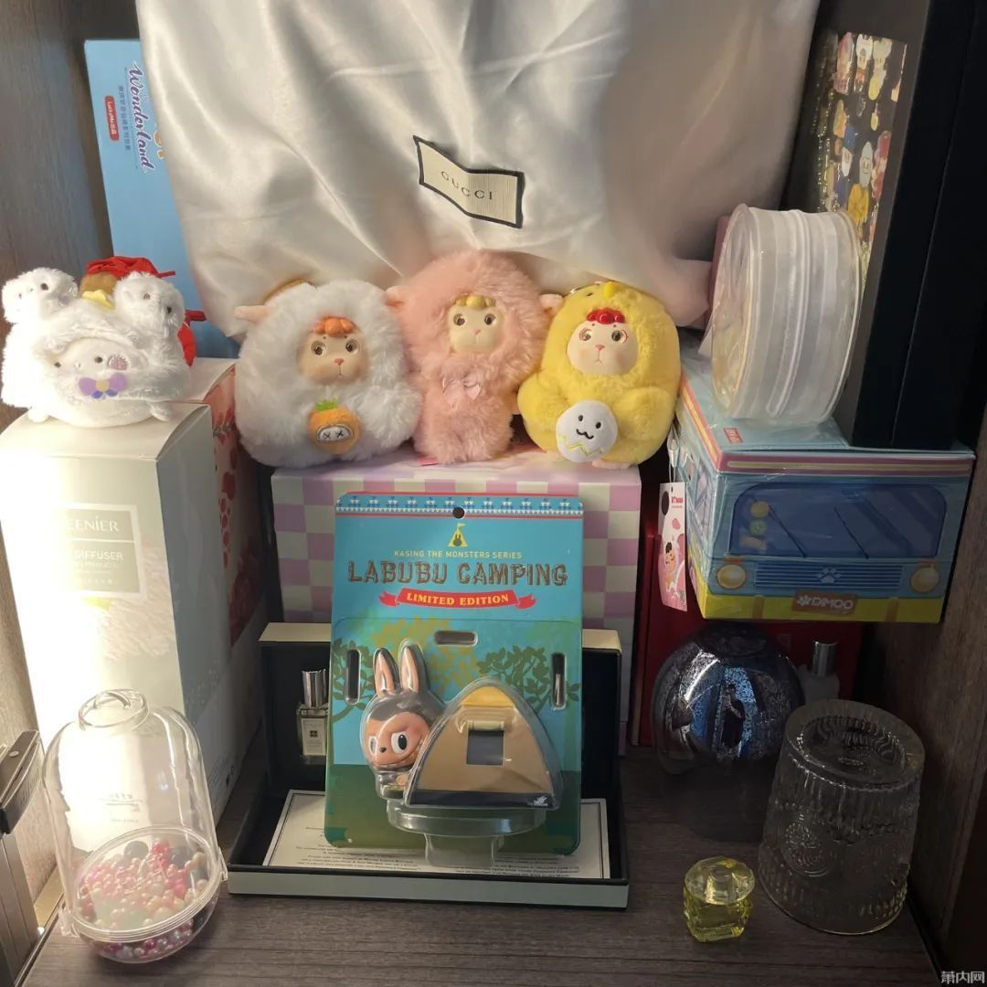 盲盒|小伙晒出一柜子宝贝,价值不菲!据说入了这个坑,会上瘾