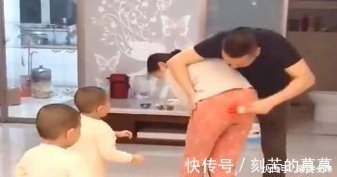 快乐源泉|爸爸“家暴”妈妈,双胞胎的反应亮了,果然是亲生的