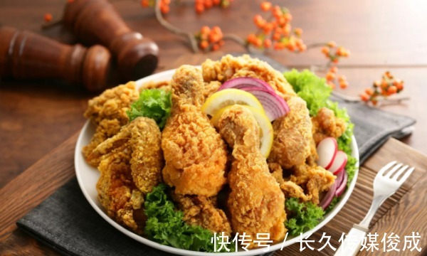 钙质|豆腐是骨质疏松的“发物”？医生：想要骨头强硬，少吃3种食物