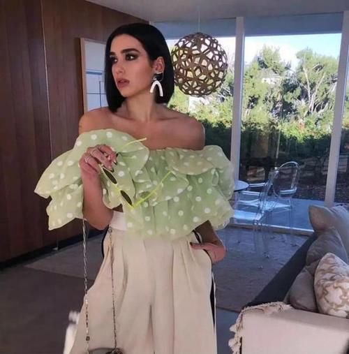 扔掉你的卫衣吧，太土了！现在流行穿“香菜衣”，时髦舒适还高级