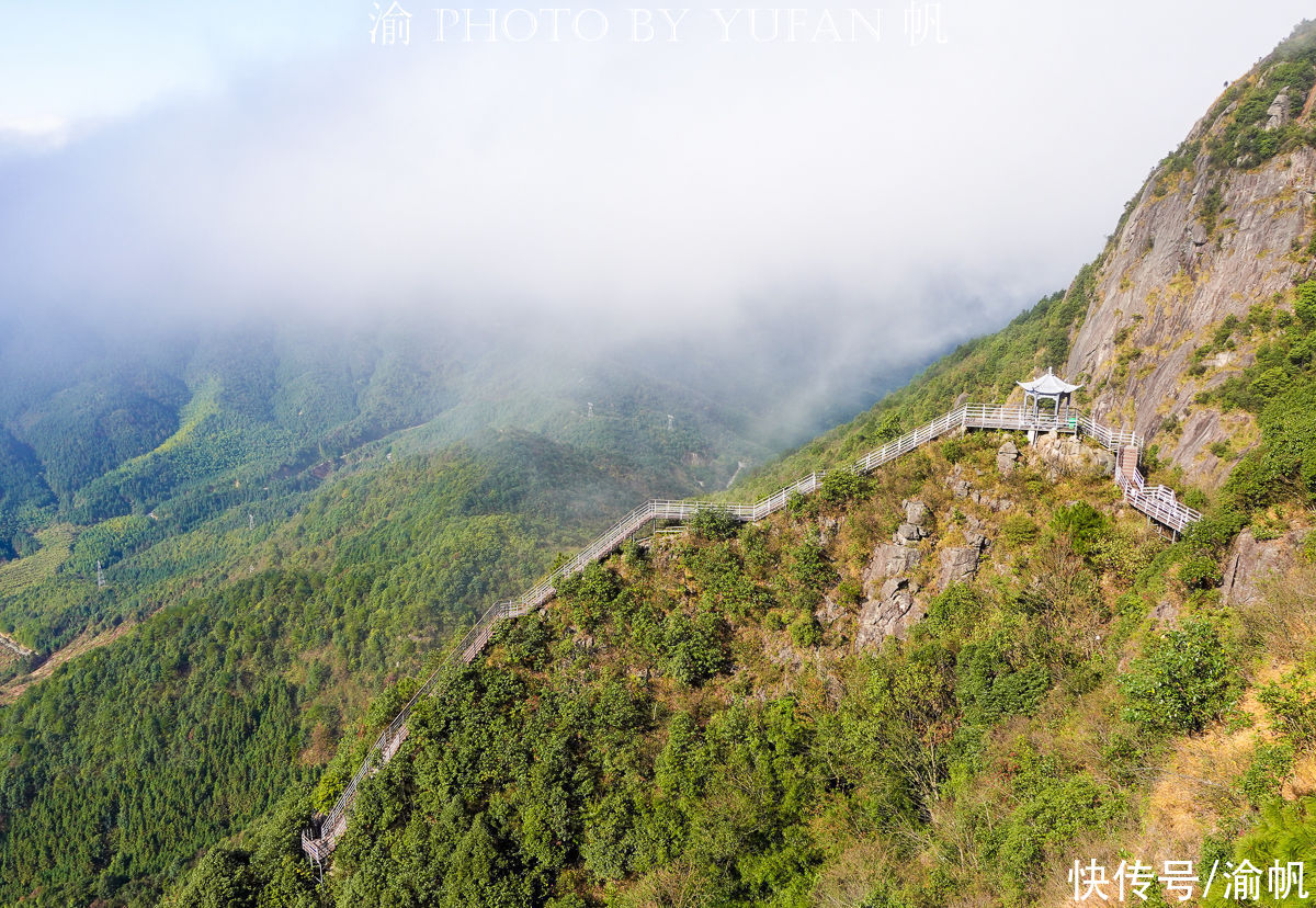 半小时|广东湖南广西交界的金子山，半小时出现六次佛光，真的太神奇了