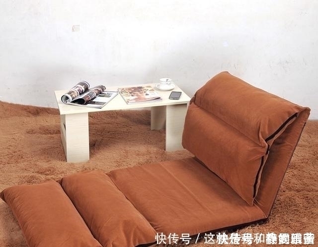 榻榻米|客厅沙发怎么买U型太老土，聪明人家里这样摆，时尚省空间