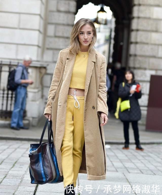 穿上|不管穿大衣还是羽绒服,都别配打底裤了!试试这3种裤,时髦百搭