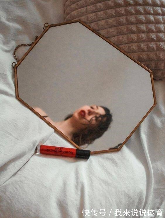 润唇膏|总有一些很微小的细节,比外形更能决定我们的气质!