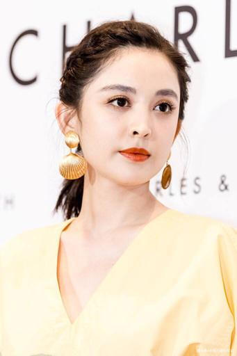 发量 不管你的颜值多高,都别总烫发来显老,这4款扎发才适合你