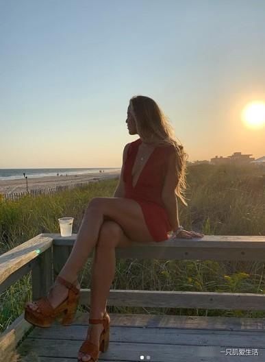 usher|她是喜欢吃烧烤的健美运动员，身材保持得太好了，一点也不胖