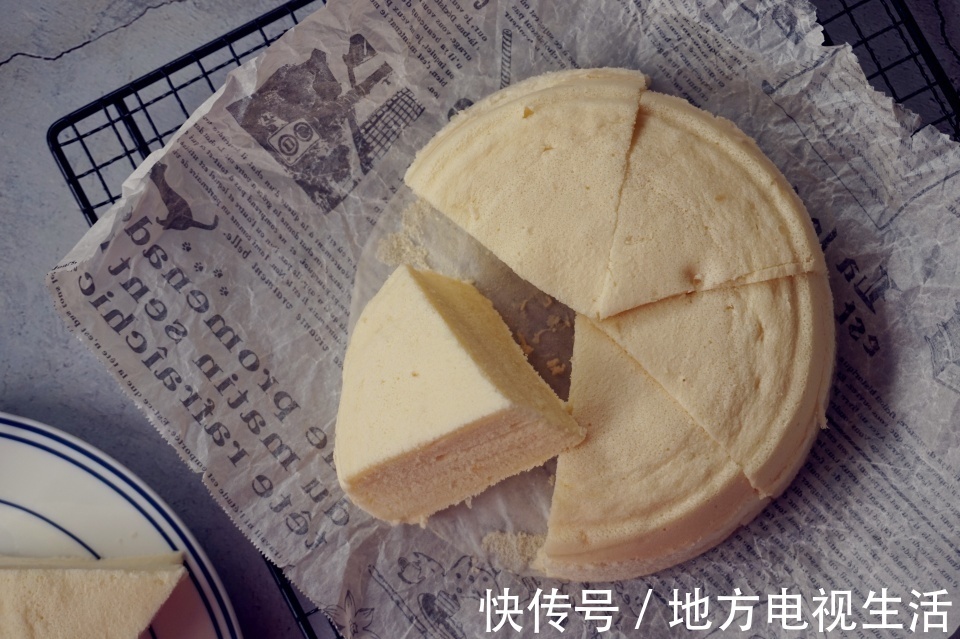 想吃蛋糕不用买，4个鸡蛋，1碗面粉，无需烤箱，教你做蛋糕