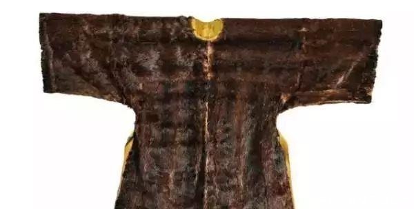 龙袍|一件龙袍能买几件爱马仕?一串朝珠等于几条卡地亚?