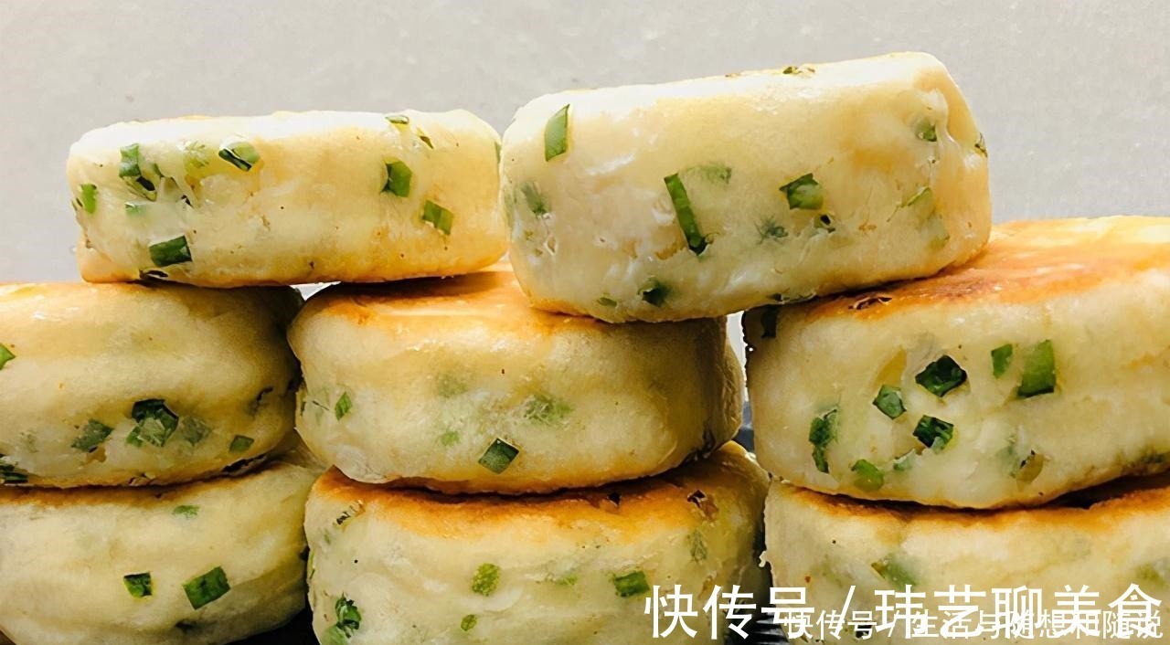 冬天早餐要吃好吃饱，爱上发面葱花饼，筷子一搅，出锅蓬松又暄软