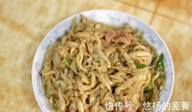 弟弟第一次带女友回家,妈妈做了一桌好菜招待,网友是个好婆婆!