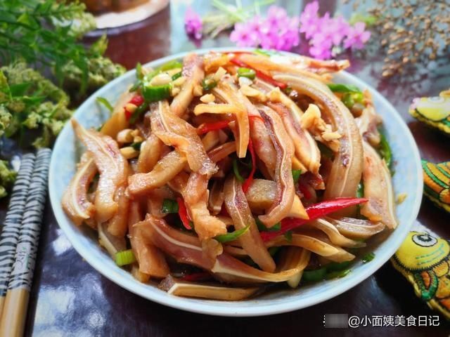 元旦菜单：4凉、6热、1汤、1甜点、2主食，早准备待客不发愁