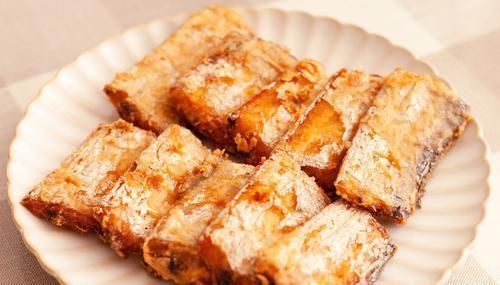 煎带鱼,不要裹面粉或者裹面糊了,学会这样做,更酥脆不油腻