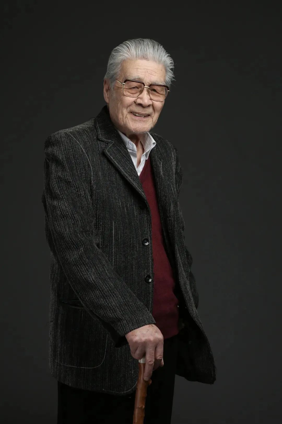 话剧|童年记忆里的“姜子牙”,获颁“七一勋章” !他还有个身份...