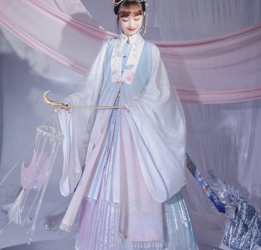 月宫|被这款“月宫仙子”汉服美到了,仙气又梦幻,可惜穿上身很廉价