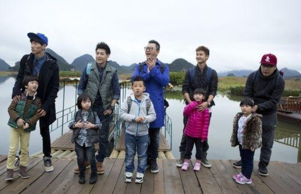 张亮的毁灭史:从“好爸爸”到“无人问津”,他哪步走错了?