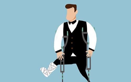 剛過55歲，稍微一摔就骨折了？專家提醒：平時(shí)要舍得吃3種肉