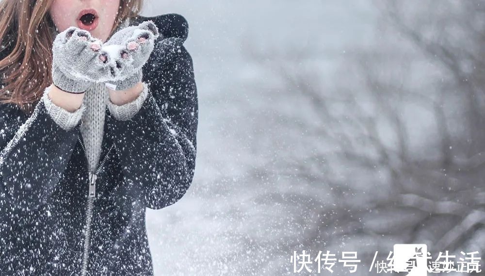 今天才知道,羽绒服领子上的这块布,还有这用处!看完回家试试