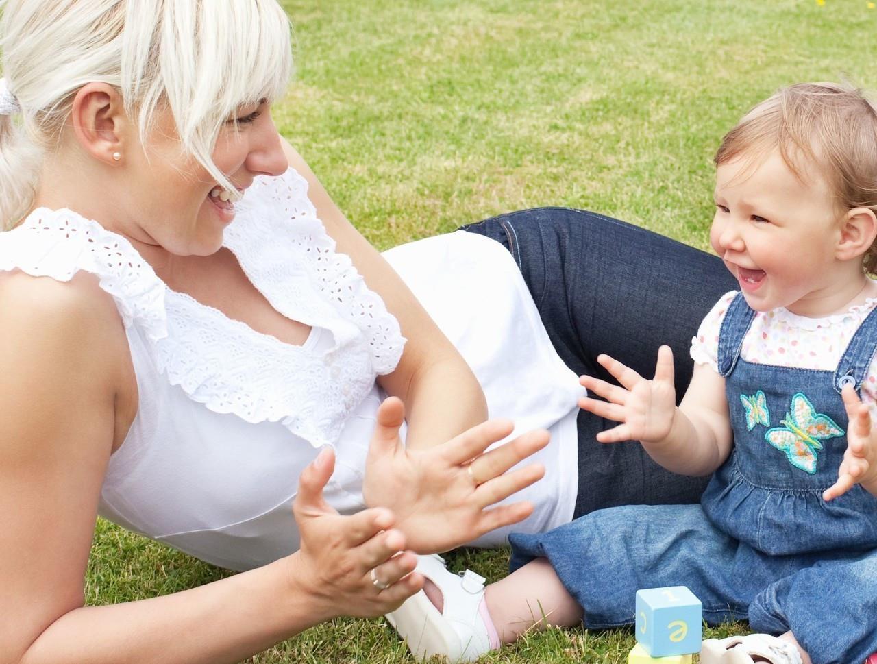 宝妈|洗澡时女儿问妈妈“你怎么和爸爸长得不一样”,宝妈回答暴露情商