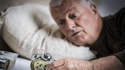 饮食习惯|凌晨3、4点突然醒来医生失眠多半有3原因,2招让你一觉到天亮