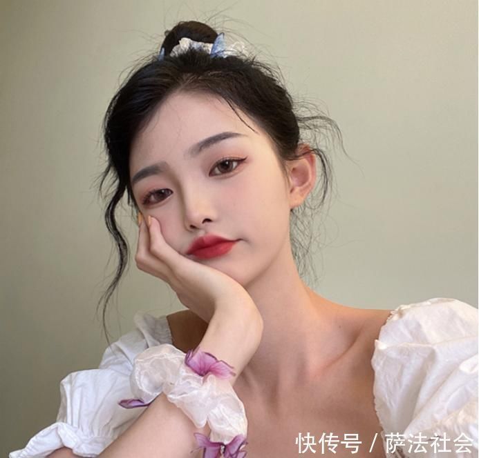 时尚 年少记忆里的土味发饰回来了!奶奶辈的流行款,如今再成新时尚