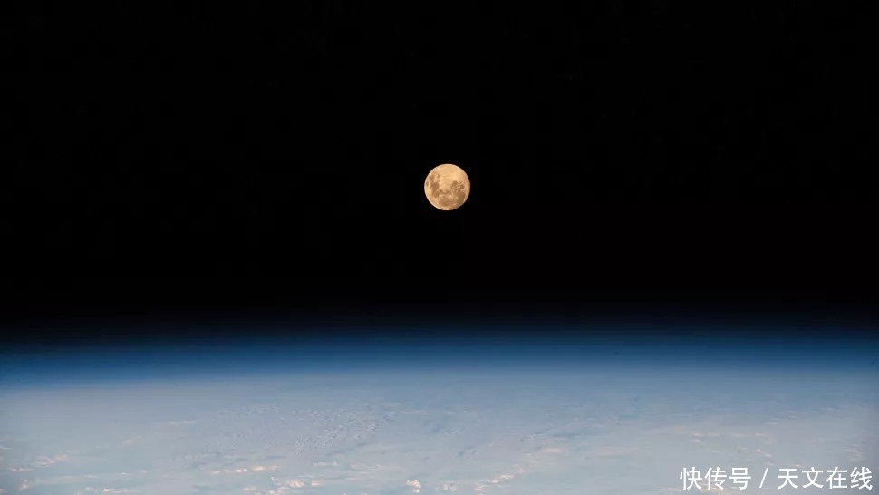 这些照片,定格了2021年“超级粉红月亮”的震撼,快来一睹风采吧