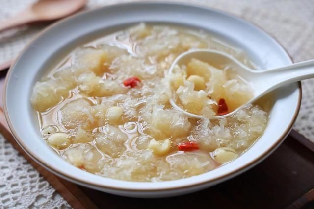 丑耳|防秋燥，这道汤水要多喝，清热下火，丝滑好喝，熬一锅全家都爱喝