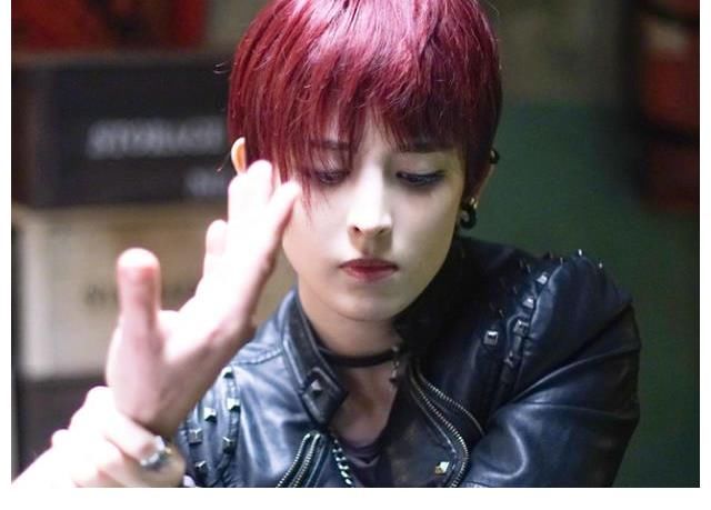 红发|古力娜扎录《快本》,挑染红发却被P掉,网友:录个节目太难了