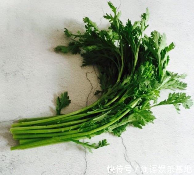 晚上失眠睡不好,试试多吃这菜,2元能买1大捆,随便一炒很好吃