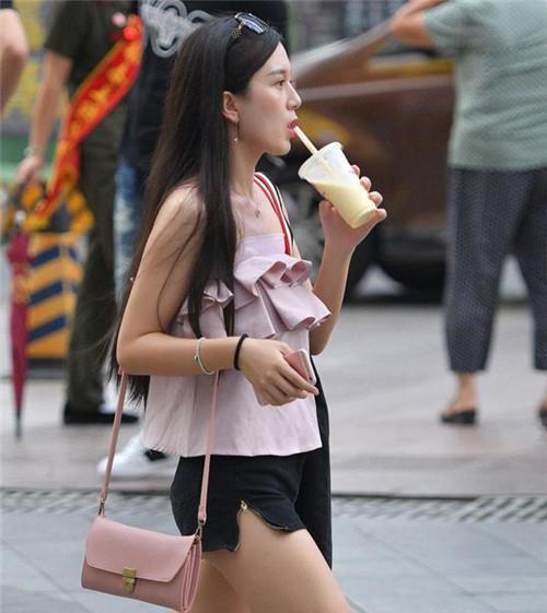 街拍|街拍:小姐姐包臀裙搭配,非常显身材曲线,凸显女神气质