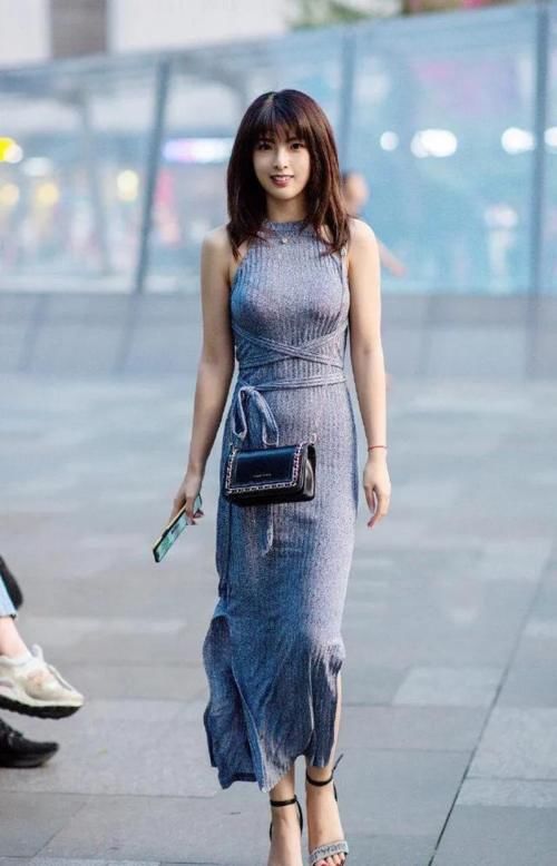 美女的魅力气质很重要，简单的单品只要搭配得当，就能更上一层！