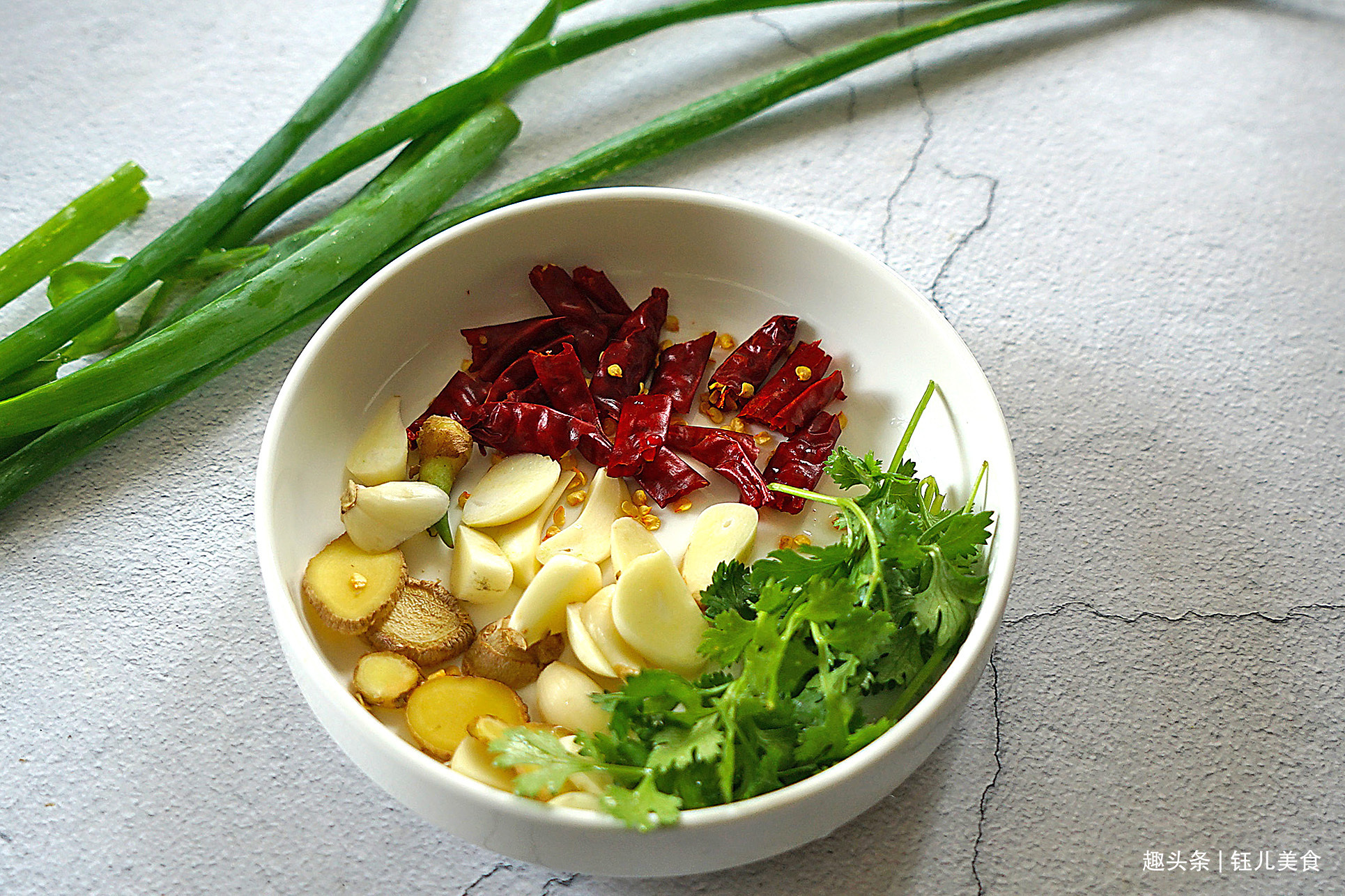 入秋后,螃蟹此做法太实用了,不油炸不清蒸,味道鲜美还不掉蟹脚!