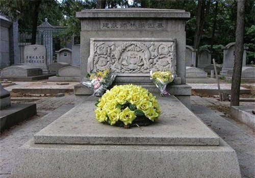 金岳霖|梁思成再婚当天,他手提一壶烈酒,顶着寒风在林徽因墓前守了一夜