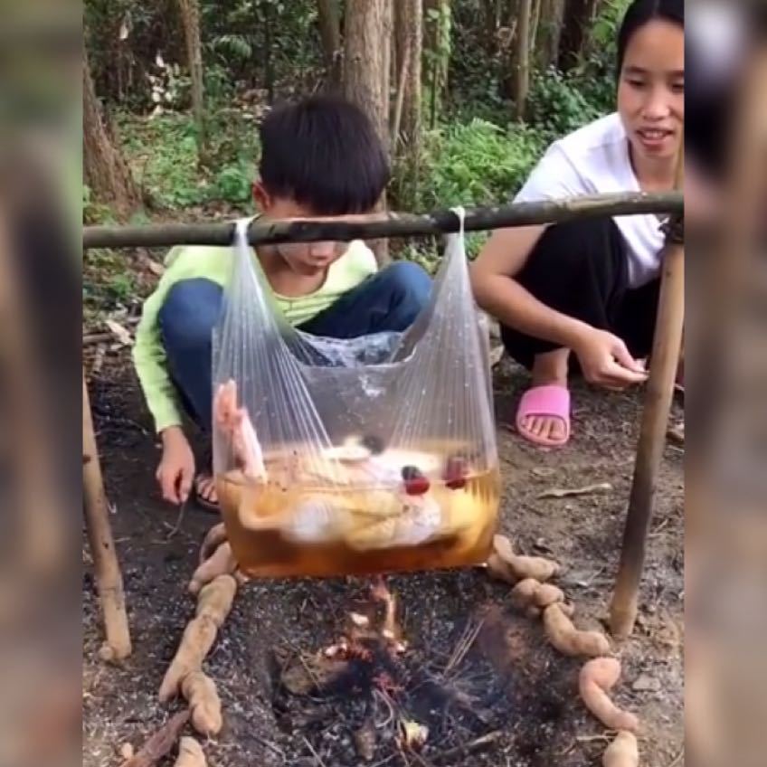 教娃|亲妈教娃用“塑料袋炖鸡”引热议，网友这是边学做饭边学物理吗