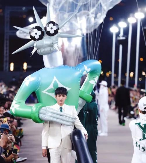 LV充气马甲售价3万，妥妥的智商税？