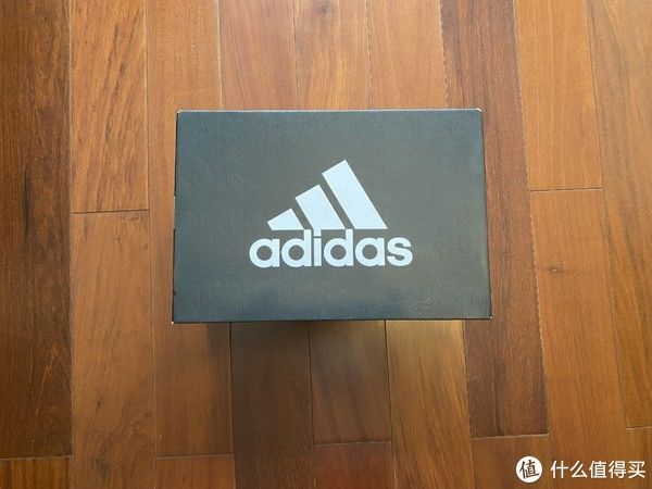 blaze bounce中底、黑白配色的adidas SOLAR BLAZE跑鞋