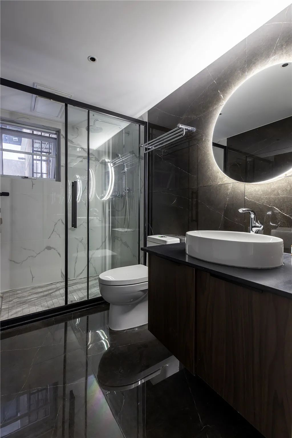 空间|130㎡现代简雅,极简无主灯的空间,简欧线条装饰,独特高级