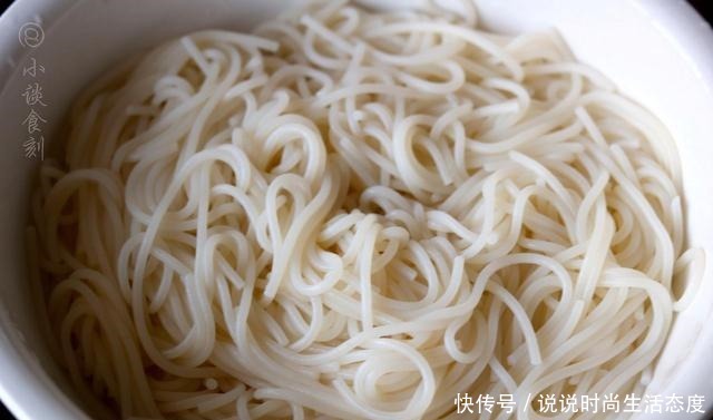  吃了几十年米粉，就爱这做法，煮一煮就出锅，比面条要好吃多了