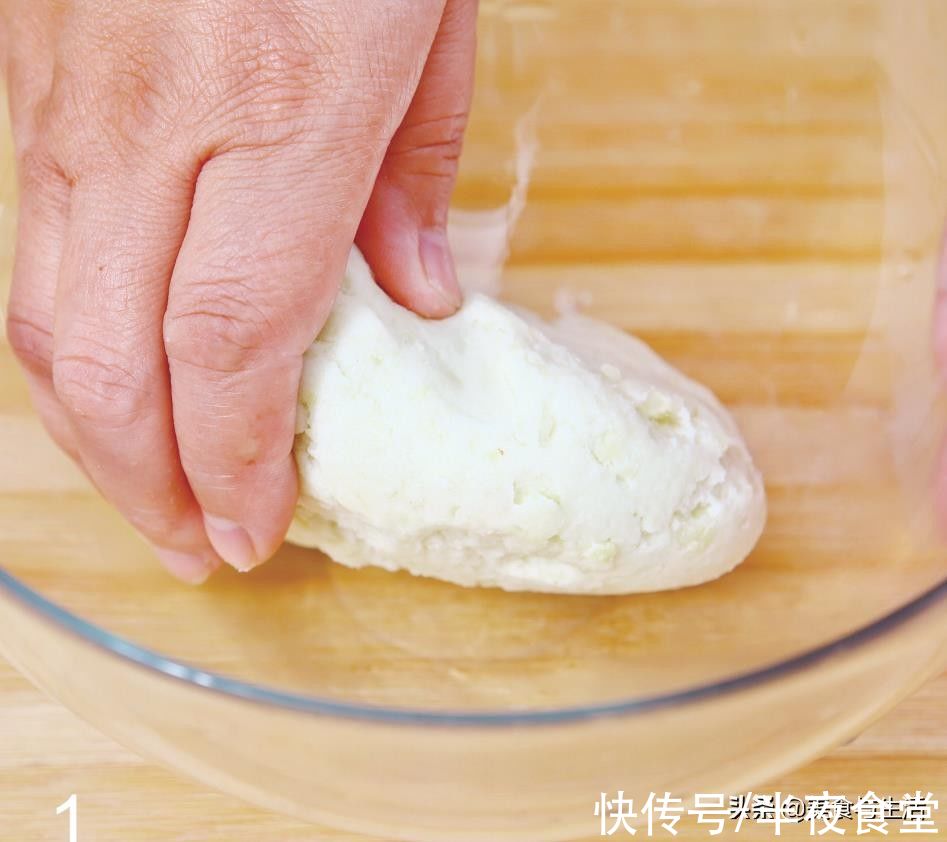 叉烧口味的土豆球跟我这样做,色泽金黄味道甜香,一口一个吃不够