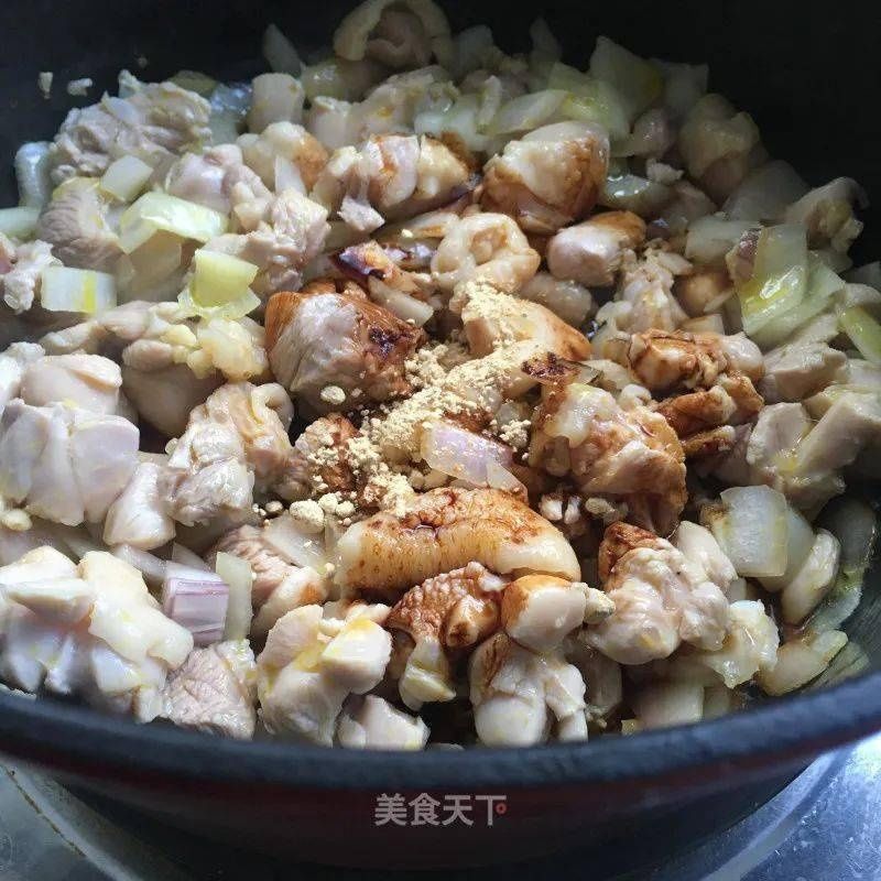 咖喱鸡肉炖土豆盖饭：汤汁拌饭太香了！|每天一道团圆菜 | 汤汁